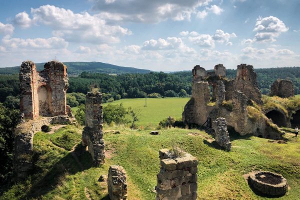 Ruinen der Burg und des Schlosses Zvířetice